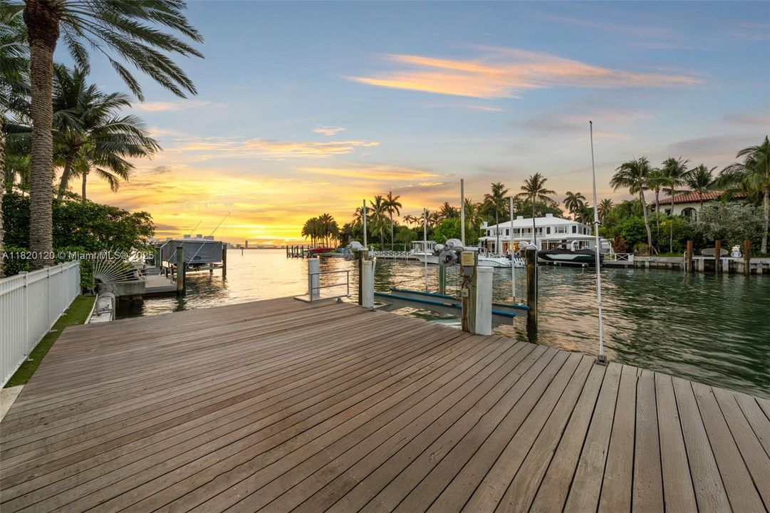 For Sale: $17,750,000 (5 beds, 4 baths, 4171 Square Feet)