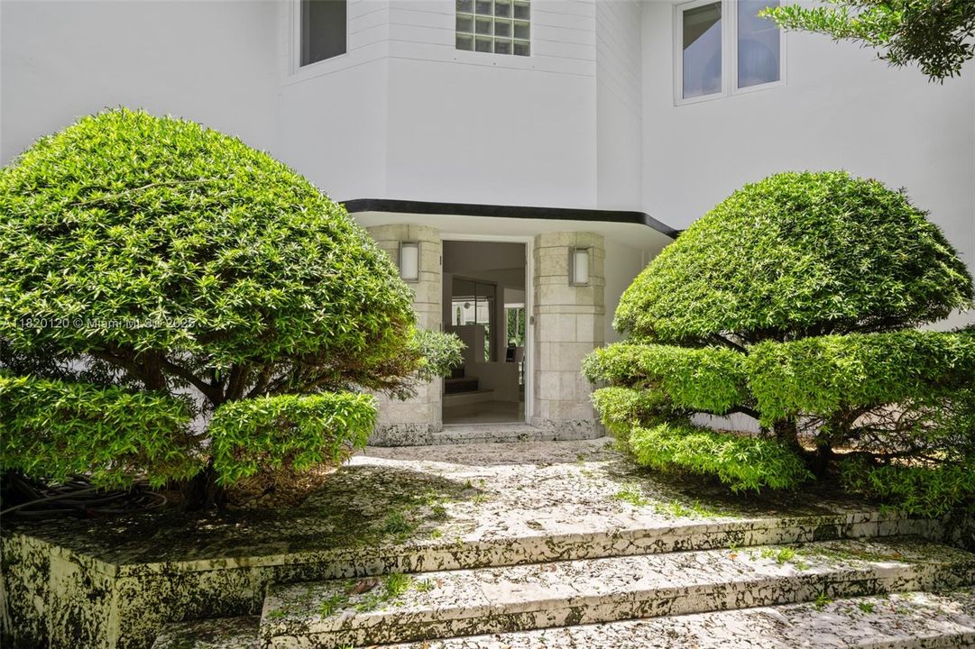 For Sale: $17,750,000 (5 beds, 4 baths, 4171 Square Feet)