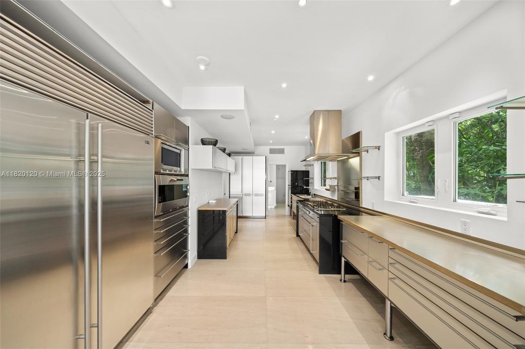 For Sale: $17,750,000 (5 beds, 4 baths, 4171 Square Feet)