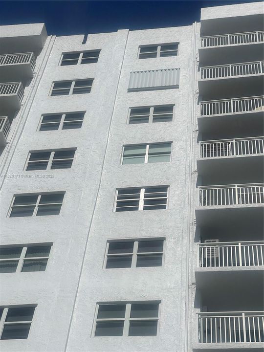For Sale: $234,900 (1 beds, 1 baths, 647 Square Feet)