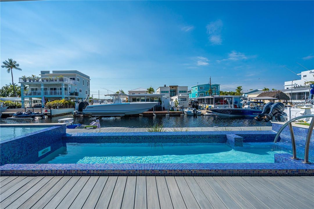 最近售出: $1,198,000 (4 贝兹, 3 浴室, 1842 平方英尺)