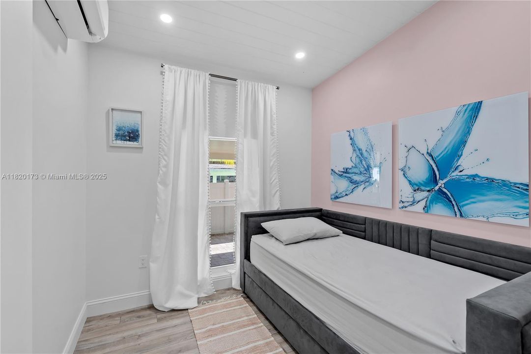 最近售出: $1,198,000 (4 贝兹, 3 浴室, 1842 平方英尺)