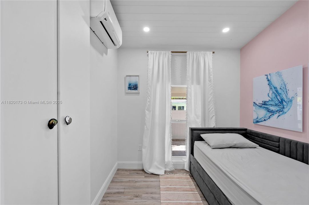 最近售出: $1,198,000 (4 贝兹, 3 浴室, 1842 平方英尺)