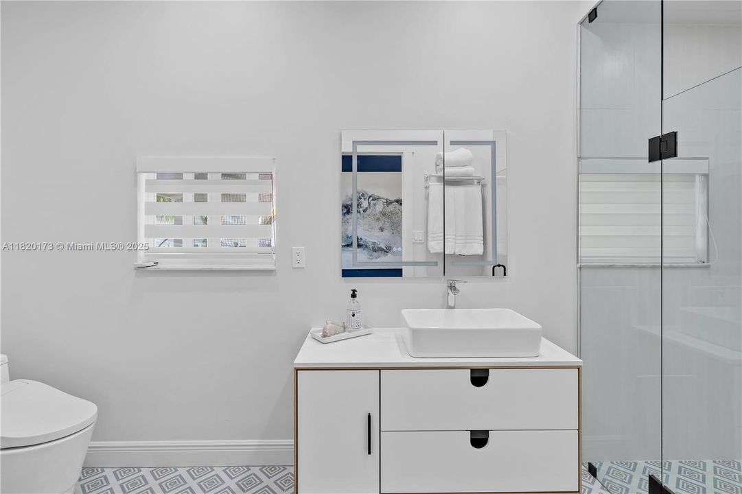 最近售出: $1,198,000 (4 贝兹, 3 浴室, 1842 平方英尺)