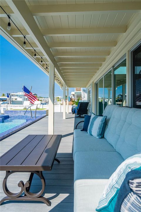 最近售出: $1,198,000 (4 贝兹, 3 浴室, 1842 平方英尺)