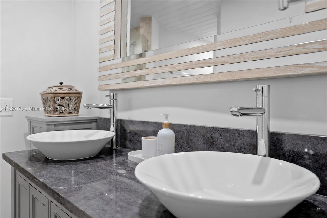 最近售出: $1,198,000 (4 贝兹, 3 浴室, 1842 平方英尺)