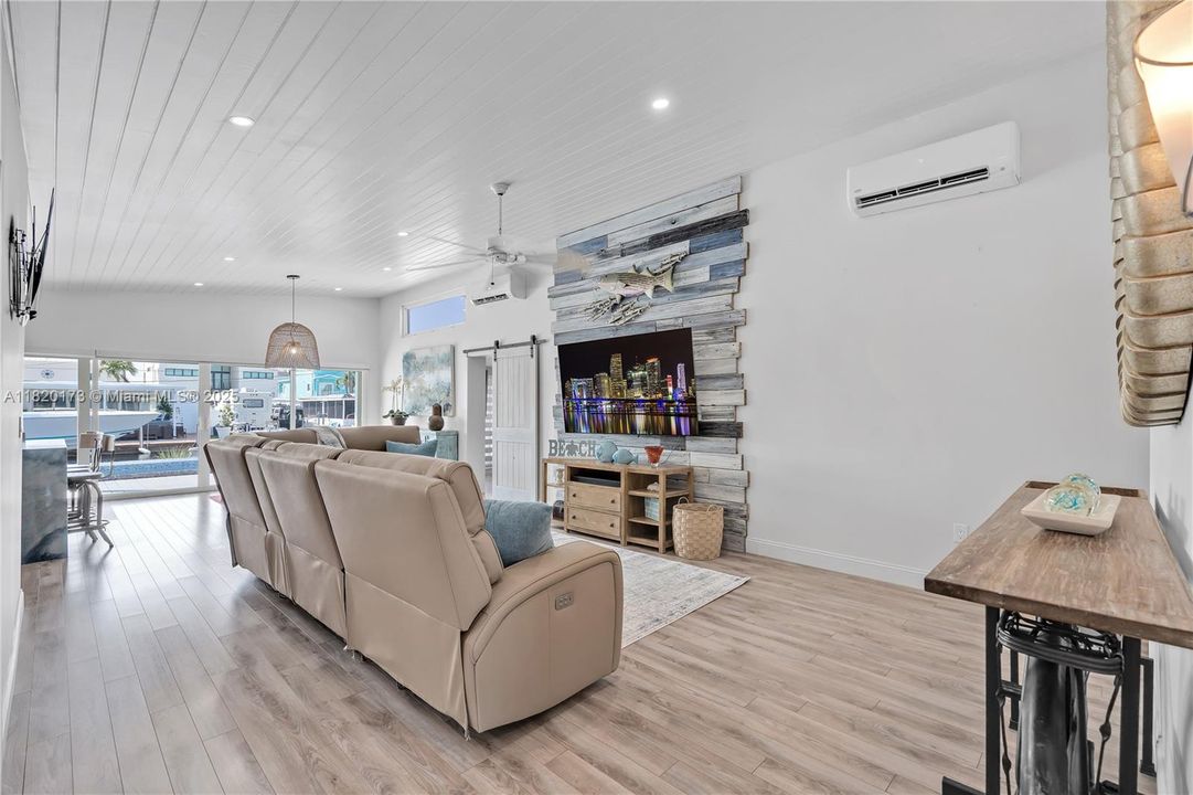 最近售出: $1,198,000 (4 贝兹, 3 浴室, 1842 平方英尺)