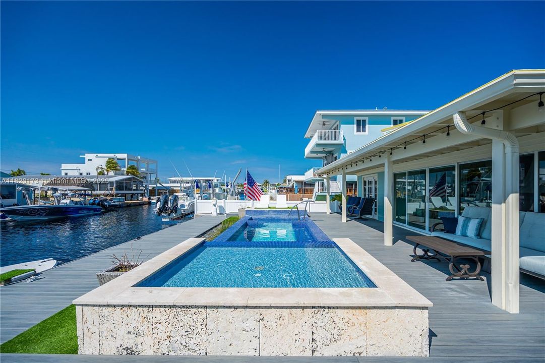 最近售出: $1,198,000 (4 贝兹, 3 浴室, 1842 平方英尺)