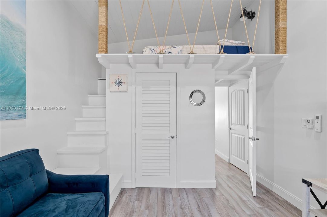 最近售出: $1,198,000 (4 贝兹, 3 浴室, 1842 平方英尺)