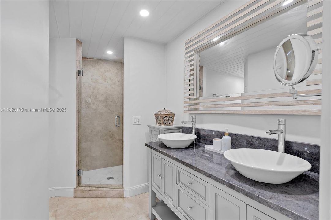 最近售出: $1,198,000 (4 贝兹, 3 浴室, 1842 平方英尺)