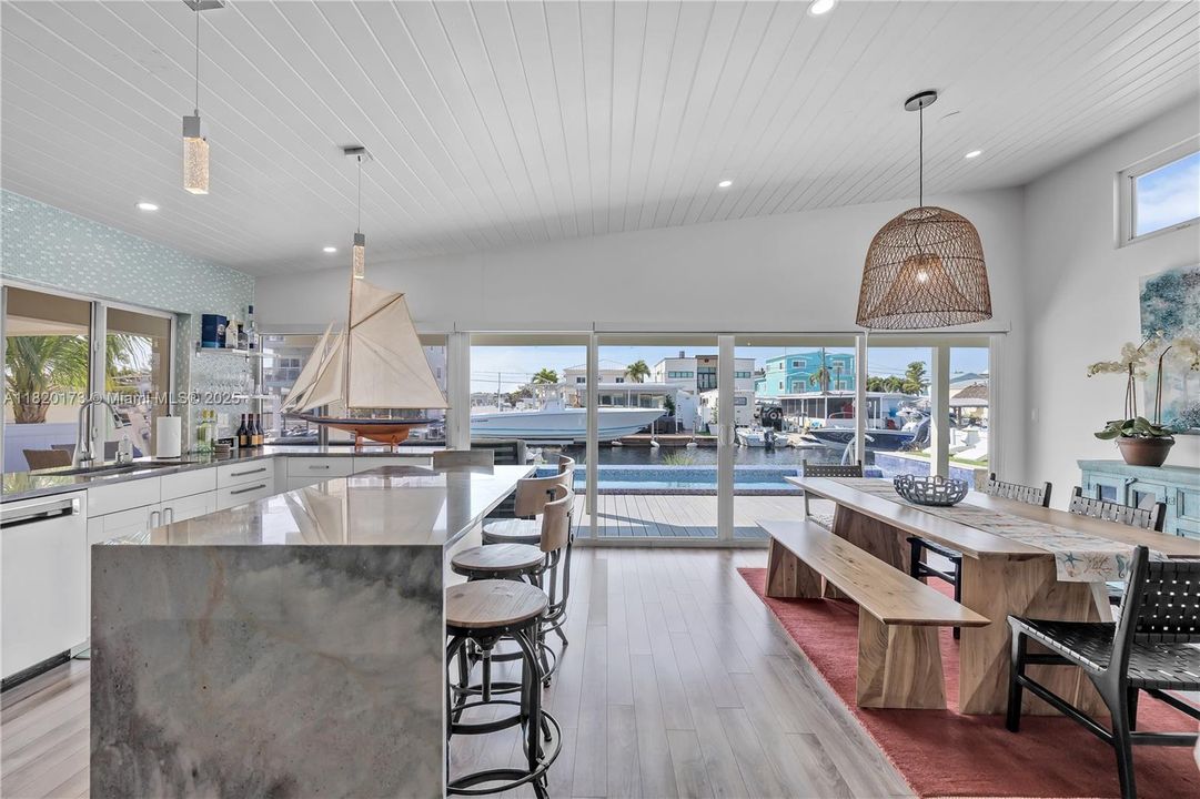 最近售出: $1,198,000 (4 贝兹, 3 浴室, 1842 平方英尺)