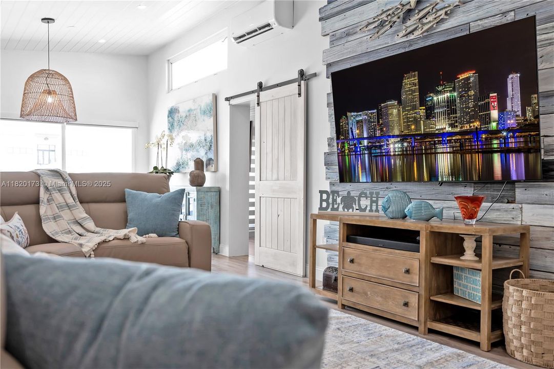 最近售出: $1,198,000 (4 贝兹, 3 浴室, 1842 平方英尺)