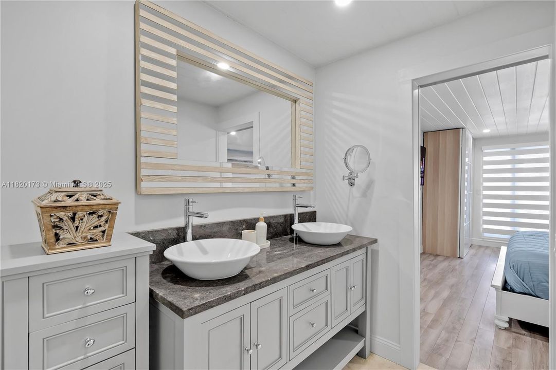 最近售出: $1,198,000 (4 贝兹, 3 浴室, 1842 平方英尺)