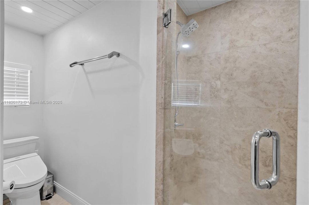 最近售出: $1,198,000 (4 贝兹, 3 浴室, 1842 平方英尺)