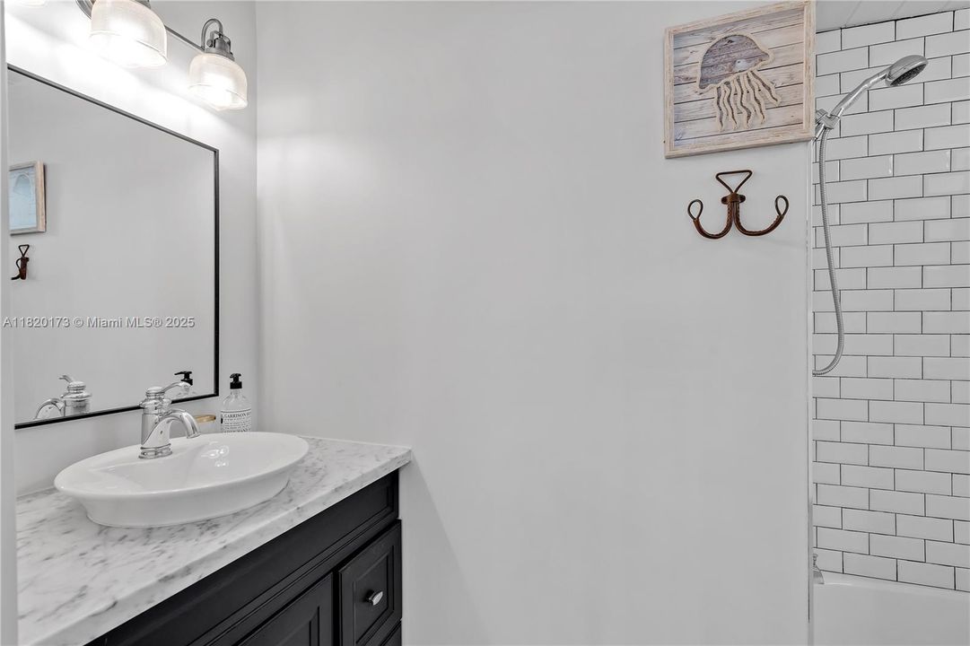 最近售出: $1,198,000 (4 贝兹, 3 浴室, 1842 平方英尺)