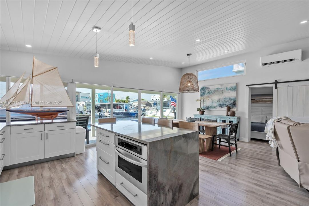 最近售出: $1,198,000 (4 贝兹, 3 浴室, 1842 平方英尺)