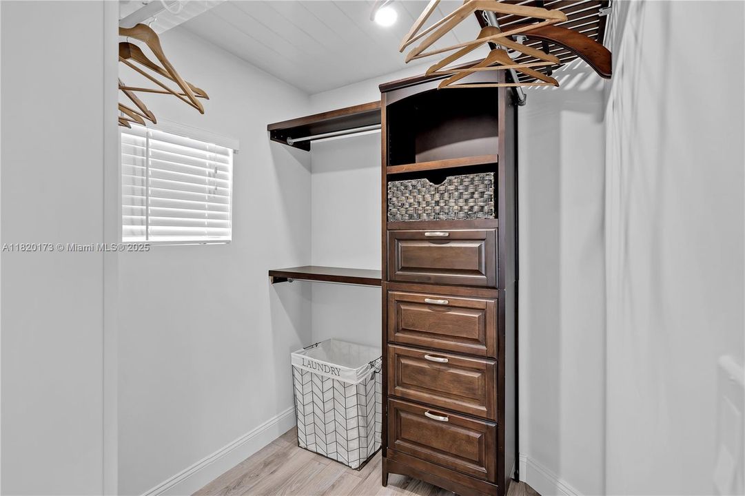 最近售出: $1,198,000 (4 贝兹, 3 浴室, 1842 平方英尺)