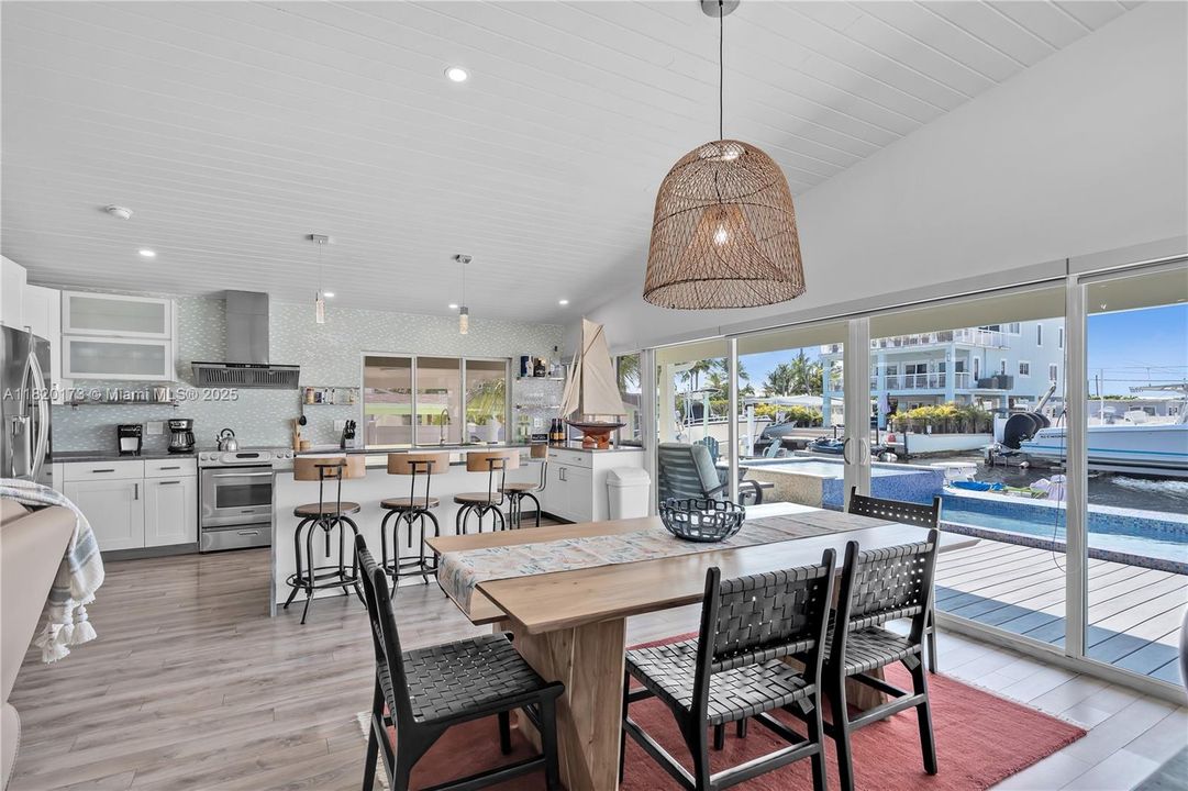 最近售出: $1,198,000 (4 贝兹, 3 浴室, 1842 平方英尺)