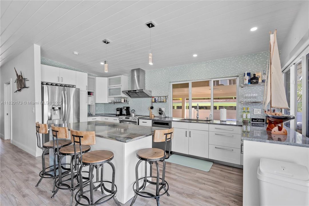 最近售出: $1,198,000 (4 贝兹, 3 浴室, 1842 平方英尺)