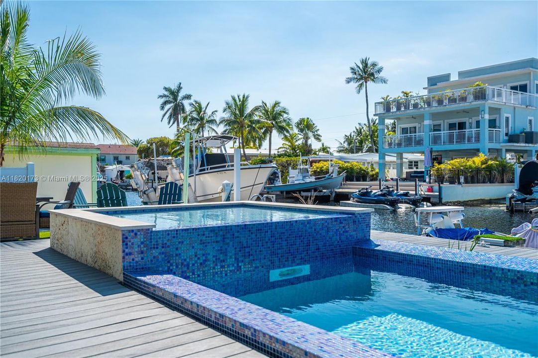 最近售出: $1,198,000 (4 贝兹, 3 浴室, 1842 平方英尺)