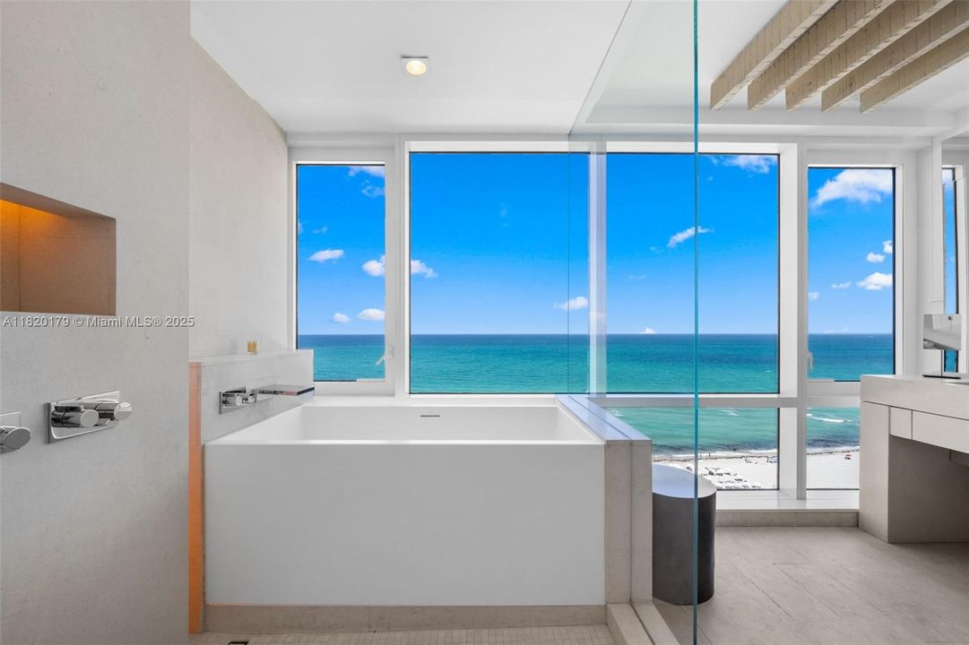 В аренду: $85,000 (4 спален, 4 ванн, 6510 Квадратных фут)