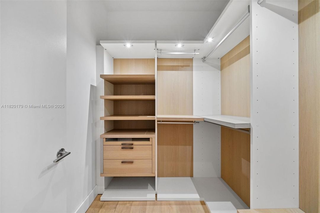 В аренду: $85,000 (4 спален, 4 ванн, 6510 Квадратных фут)