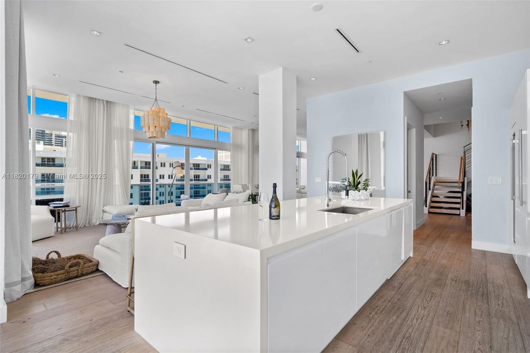 В аренду: $85,000 (4 спален, 4 ванн, 6510 Квадратных фут)