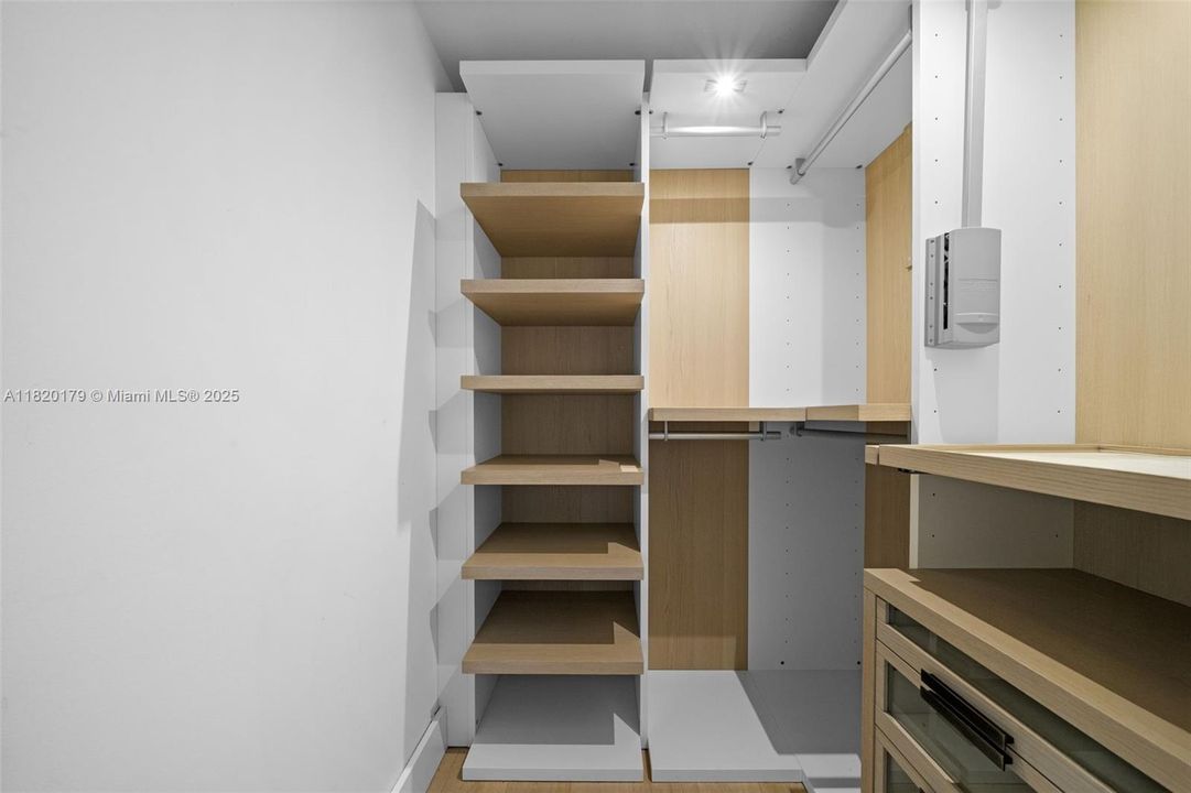 В аренду: $85,000 (4 спален, 4 ванн, 6510 Квадратных фут)