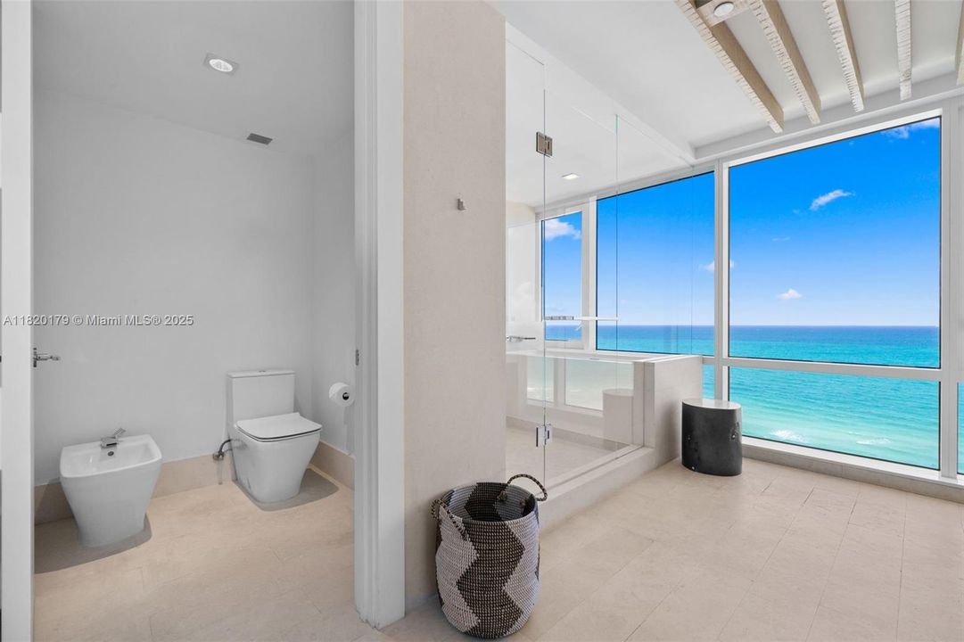 В аренду: $85,000 (4 спален, 4 ванн, 6510 Квадратных фут)