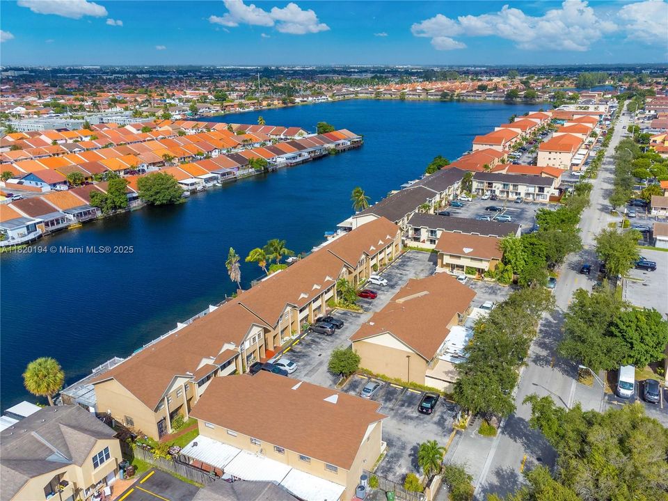 For Sale: $315,000 (2 beds, 1 baths, 1003 Square Feet)