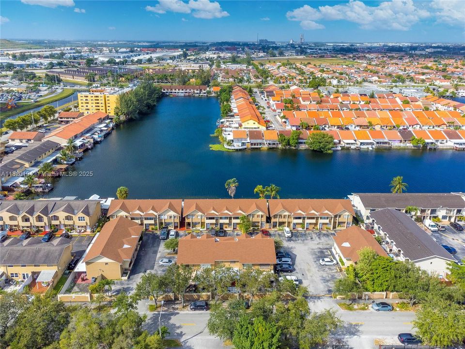 For Sale: $315,000 (2 beds, 1 baths, 1003 Square Feet)