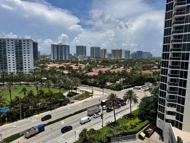 最近售出: $116,000 (0 贝兹, 1 浴室, 370 平方英尺)