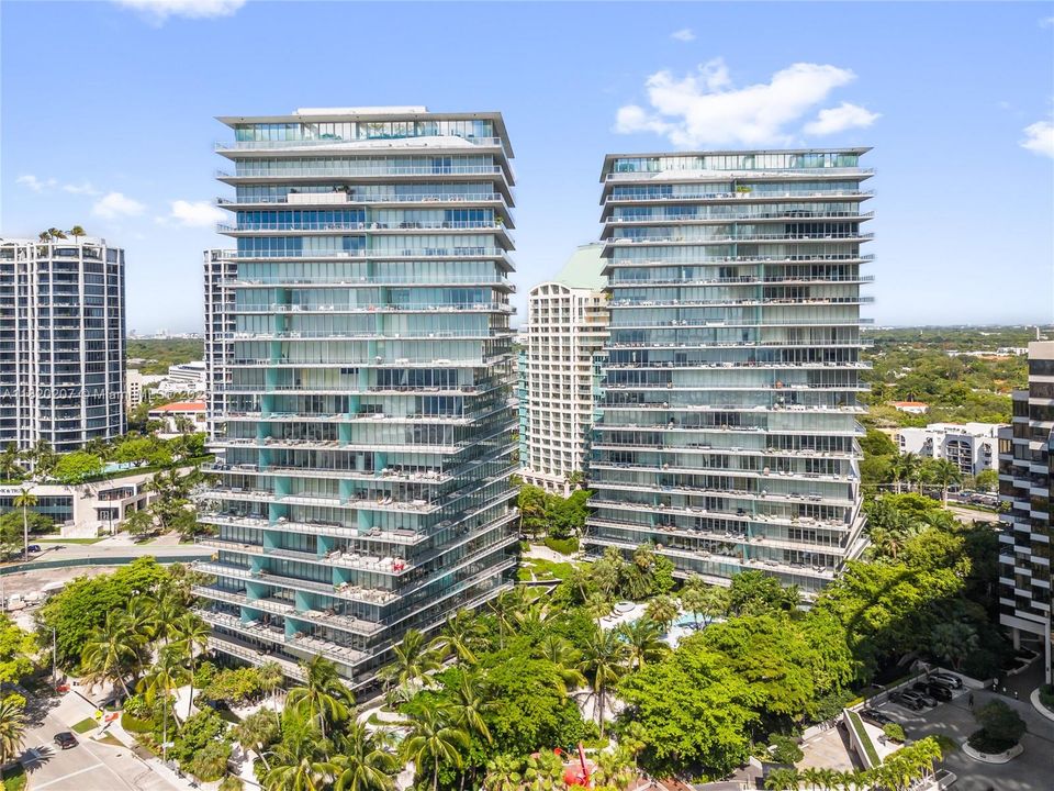 合同活跃: $3,500,000 (3 贝兹, 3 浴室, 2022 平方英尺)