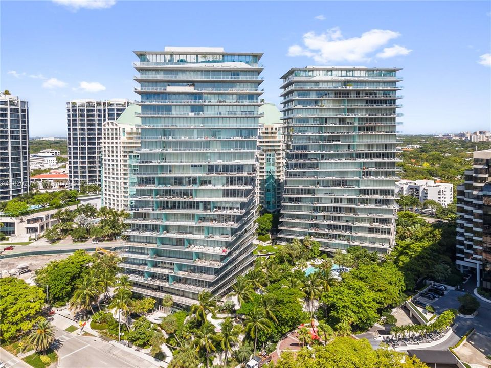 合同活跃: $3,500,000 (3 贝兹, 3 浴室, 2022 平方英尺)