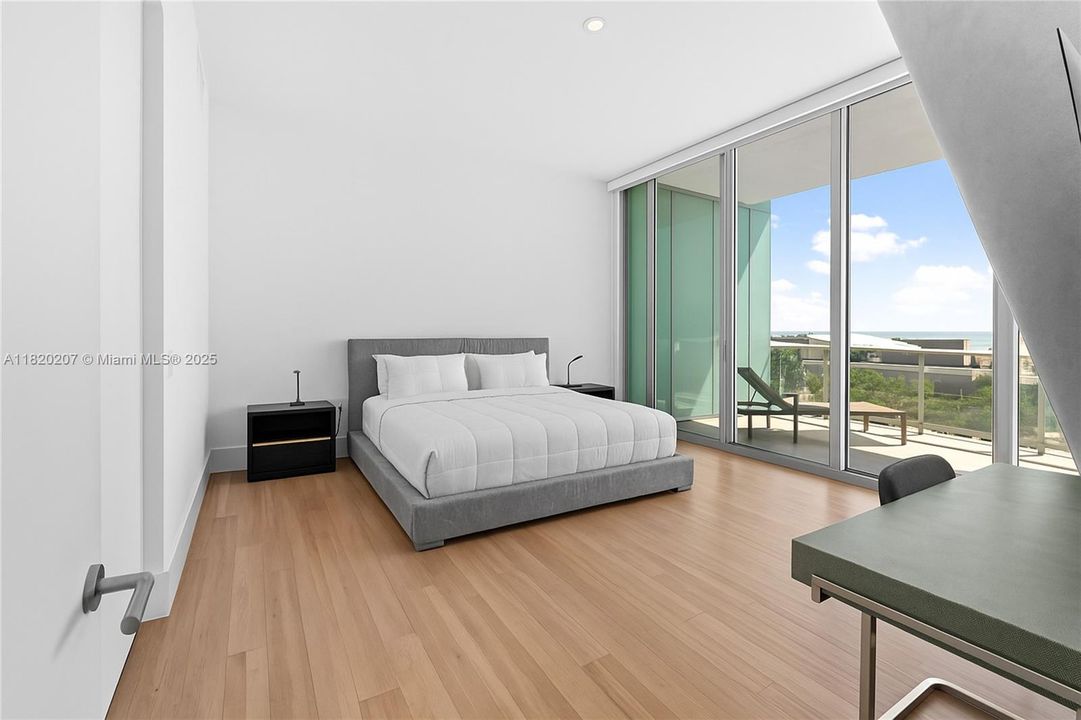 合同活跃: $3,500,000 (3 贝兹, 3 浴室, 2022 平方英尺)