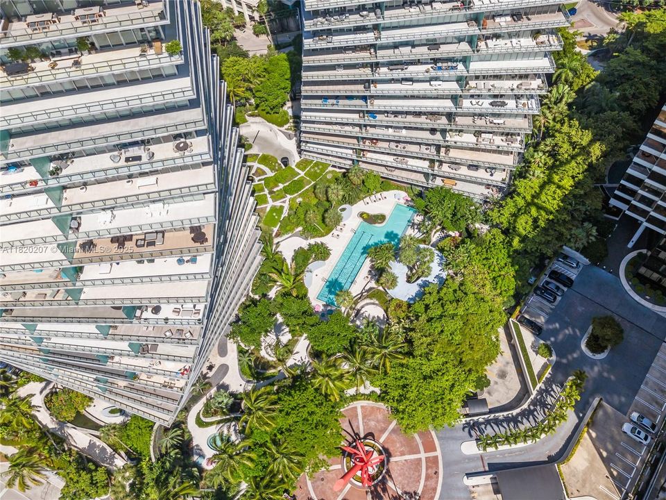 合同活跃: $3,500,000 (3 贝兹, 3 浴室, 2022 平方英尺)