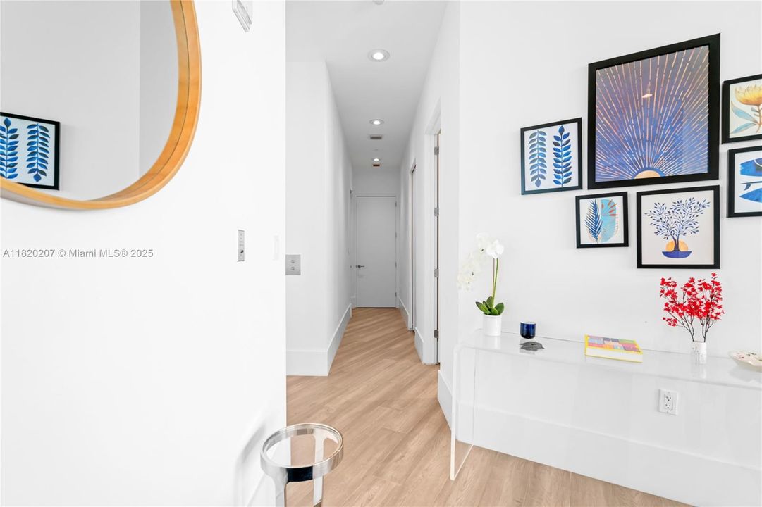 合同活跃: $3,500,000 (3 贝兹, 3 浴室, 2022 平方英尺)