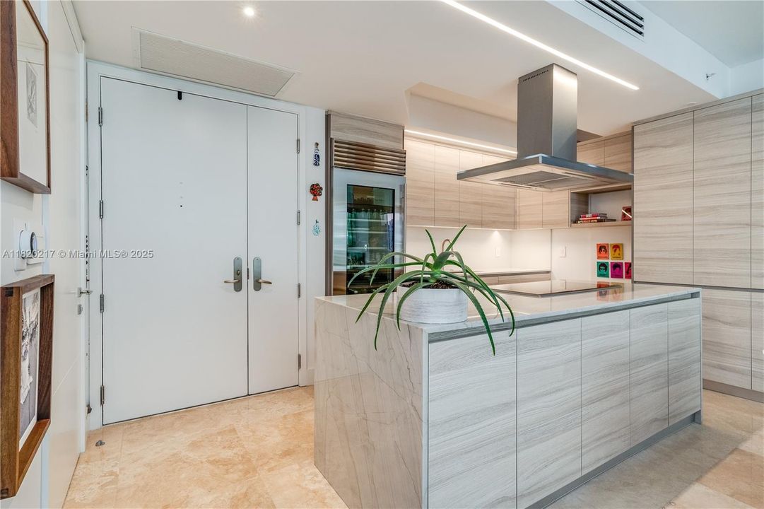 待售: $760,000 (1 贝兹, 1 浴室, 1076 平方英尺)