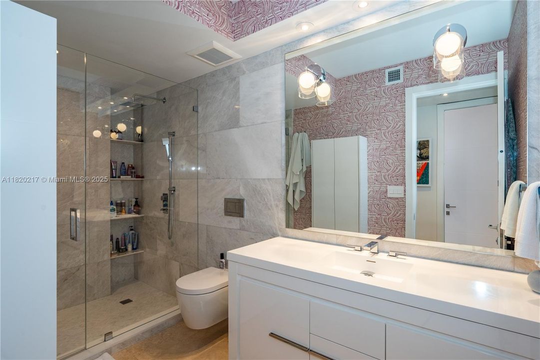 待售: $760,000 (1 贝兹, 1 浴室, 1076 平方英尺)