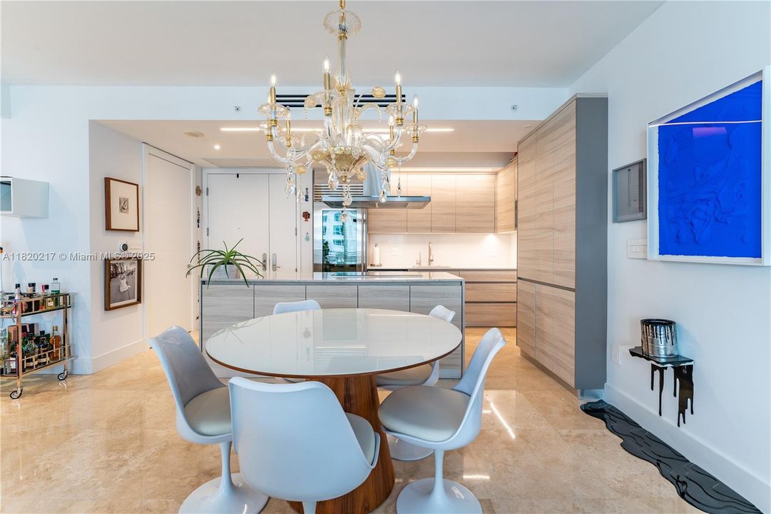 待售: $760,000 (1 贝兹, 1 浴室, 1076 平方英尺)