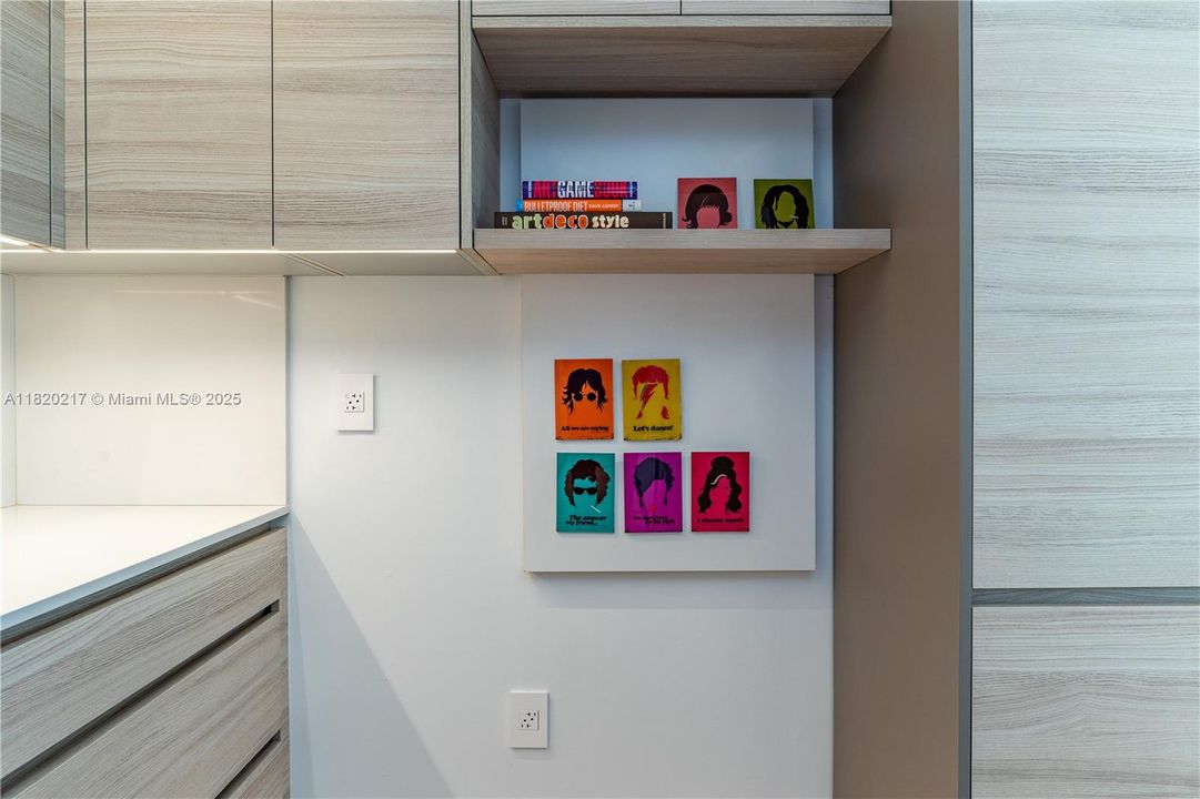 待售: $760,000 (1 贝兹, 1 浴室, 1076 平方英尺)