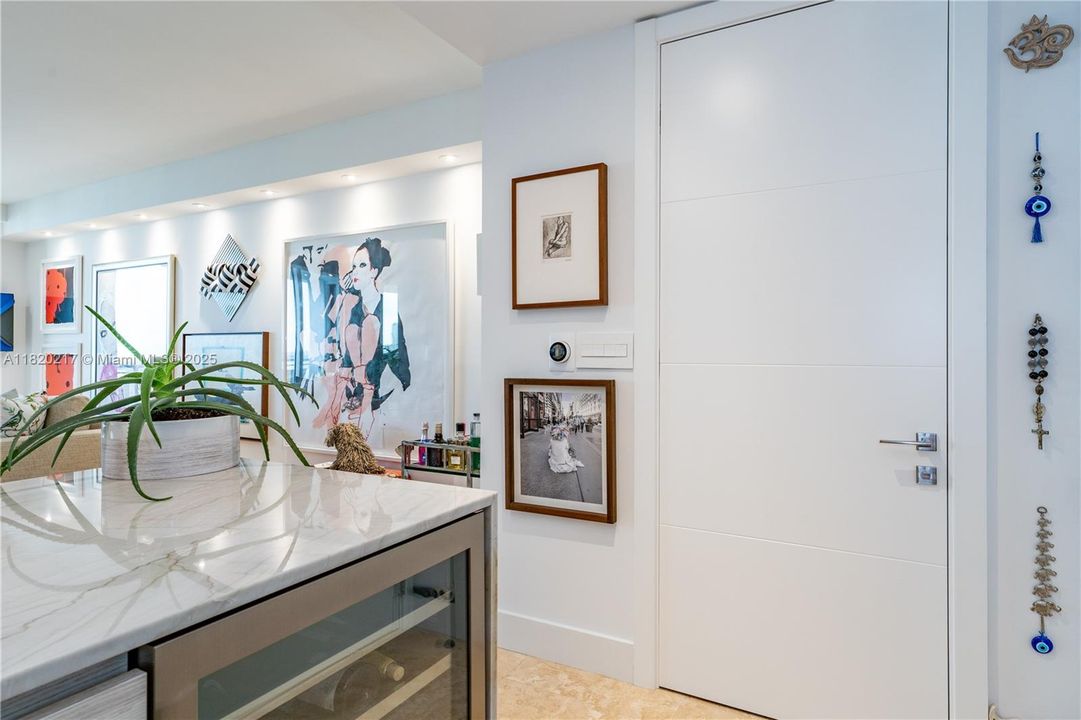 待售: $760,000 (1 贝兹, 1 浴室, 1076 平方英尺)