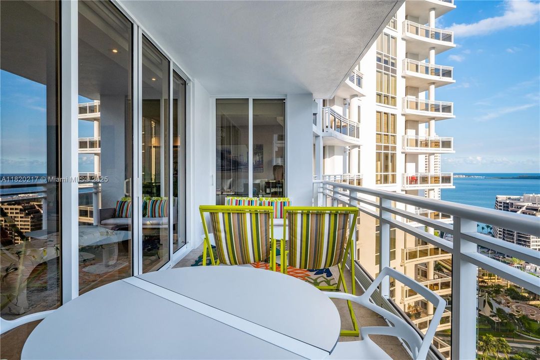 待售: $760,000 (1 贝兹, 1 浴室, 1076 平方英尺)