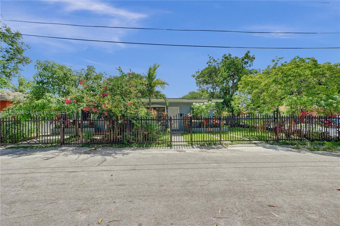 最近售出: $570,000 (0 贝兹, 0 浴室, 1452 平方英尺)