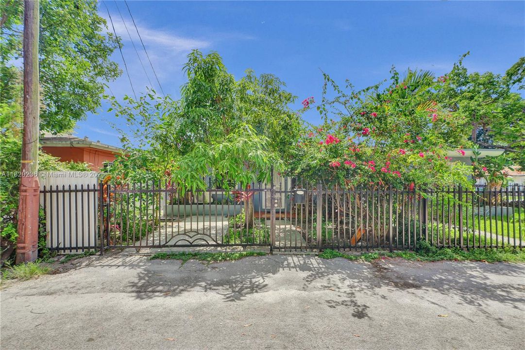 最近售出: $570,000 (0 贝兹, 0 浴室, 1452 平方英尺)