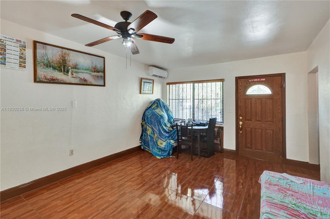 最近售出: $570,000 (0 贝兹, 0 浴室, 1452 平方英尺)