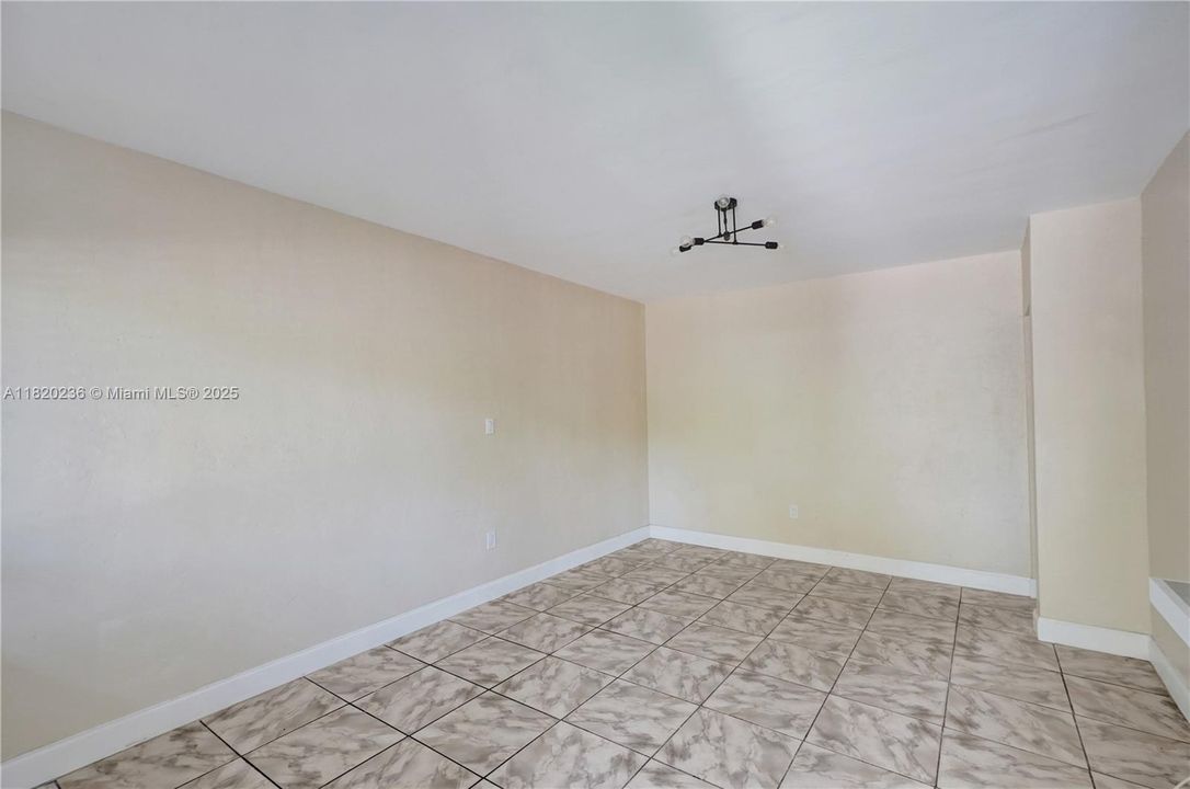 最近售出: $570,000 (0 贝兹, 0 浴室, 1452 平方英尺)