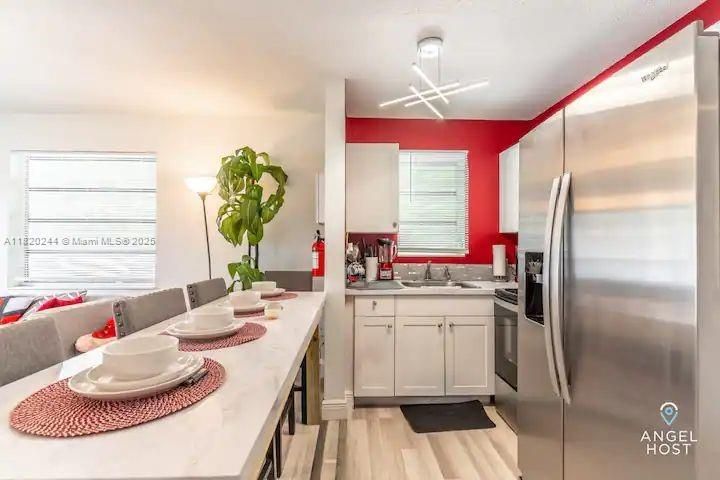 На продажу: $1,370,000 (0 спален, 0 ванн, 2320 Квадратных фут)