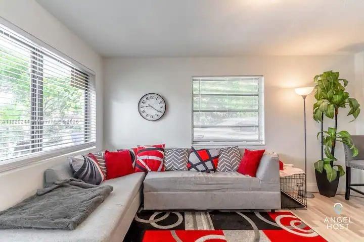 На продажу: $1,370,000 (0 спален, 0 ванн, 2320 Квадратных фут)