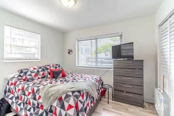 На продажу: $1,370,000 (0 спален, 0 ванн, 2320 Квадратных фут)